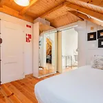 Attic Apartment With Balcony In Bairro Alto
