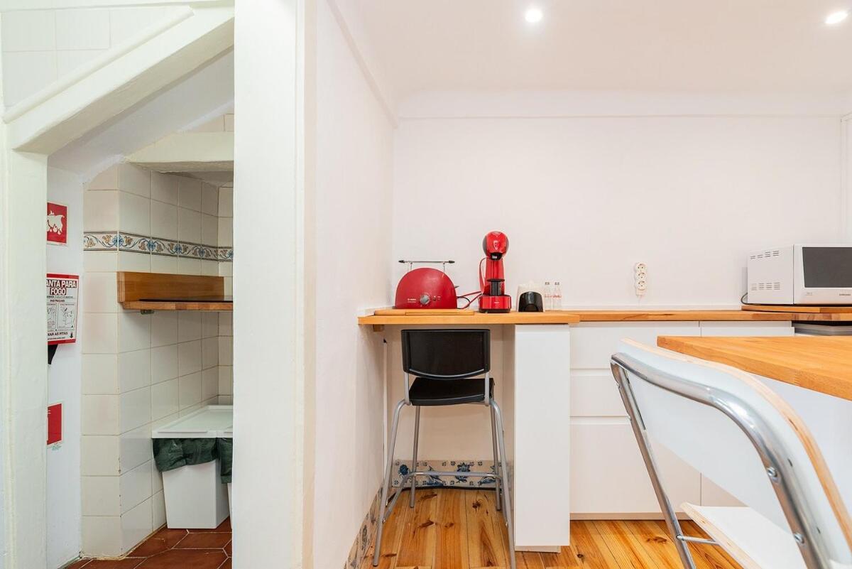Apartment Attic With Balcony In Bairro Alto *
