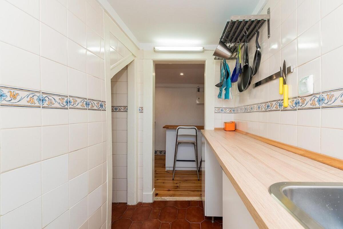 Attic With Balcony In Bairro Alto Lissabon