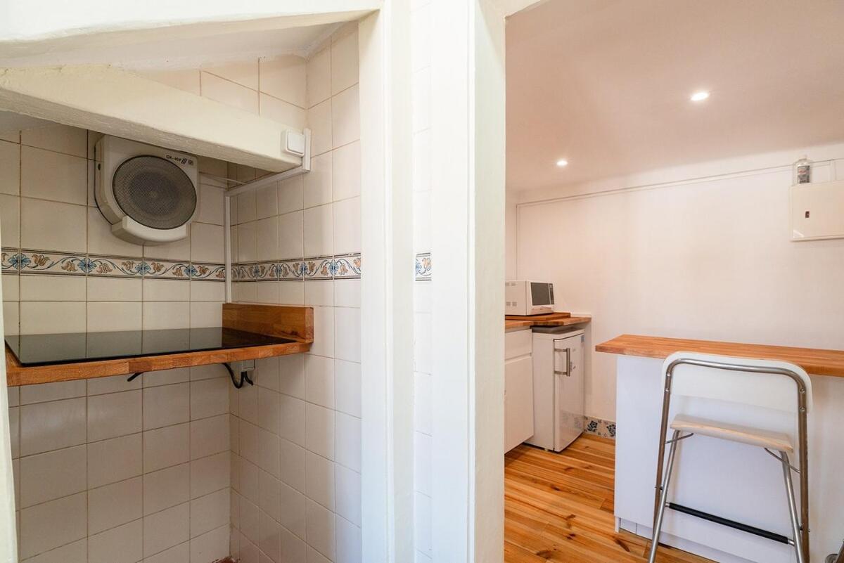 Attic With Balcony In Bairro Alto Apartment *