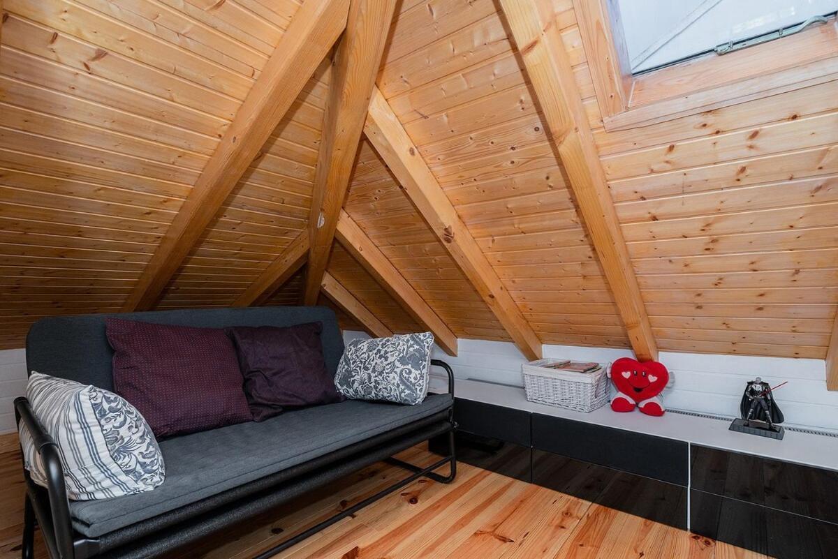Attic With Balcony In Bairro Alto Apartment Lissabon