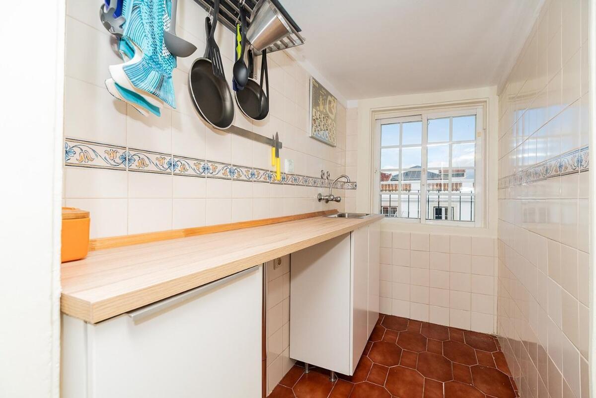 Attic With Balcony In Bairro Alto Lissabon