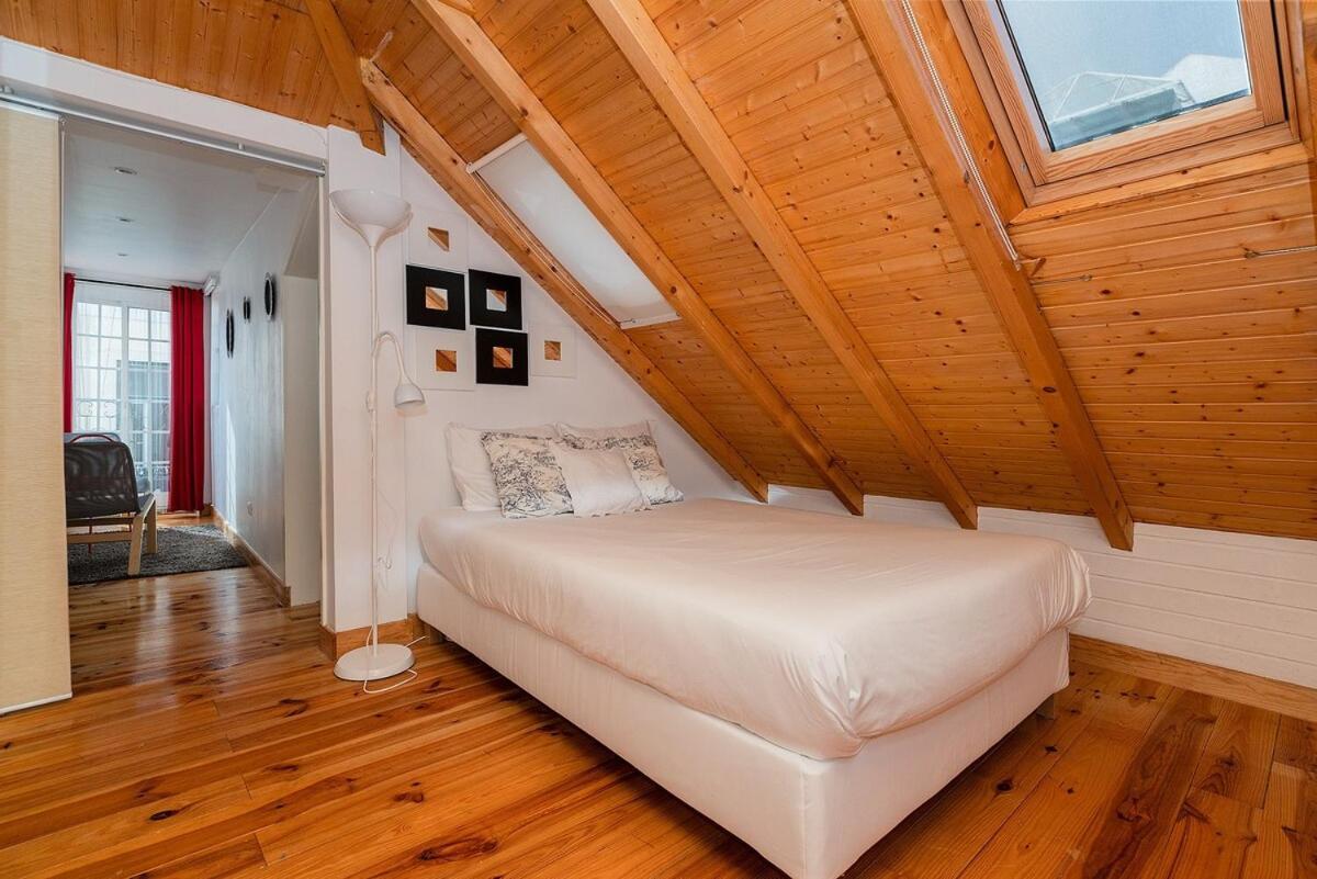 Apartment Attic With Balcony In Bairro Alto
