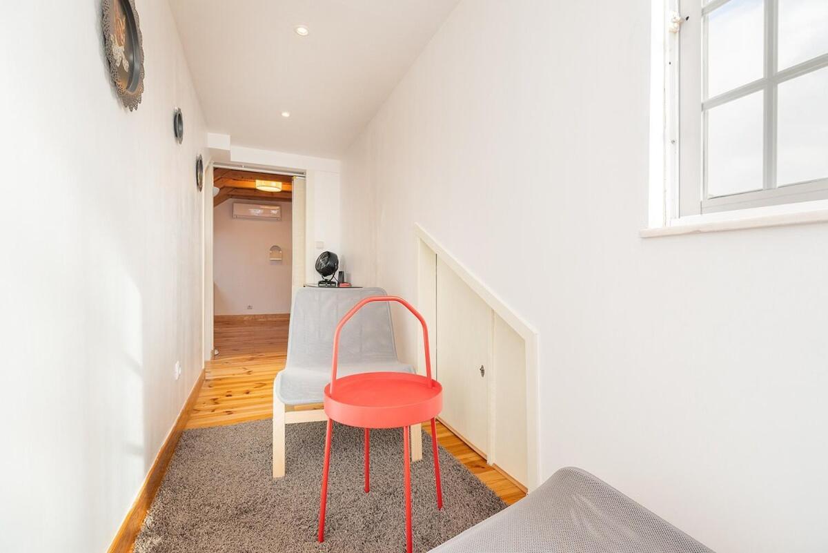 Apartment Attic With Balcony In Bairro Alto Lissabon