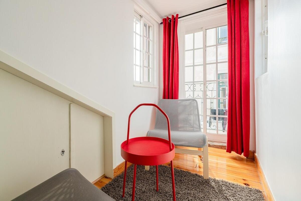 Attic With Balcony In Bairro Alto *